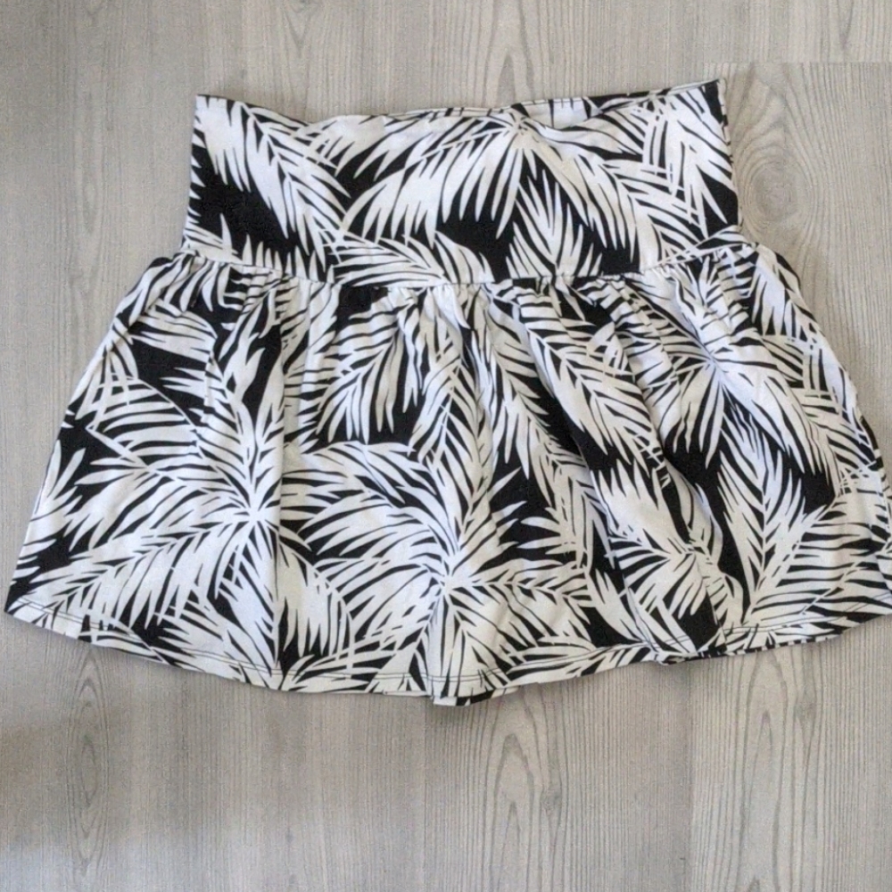 Palm Tree Mini Skirt Size M